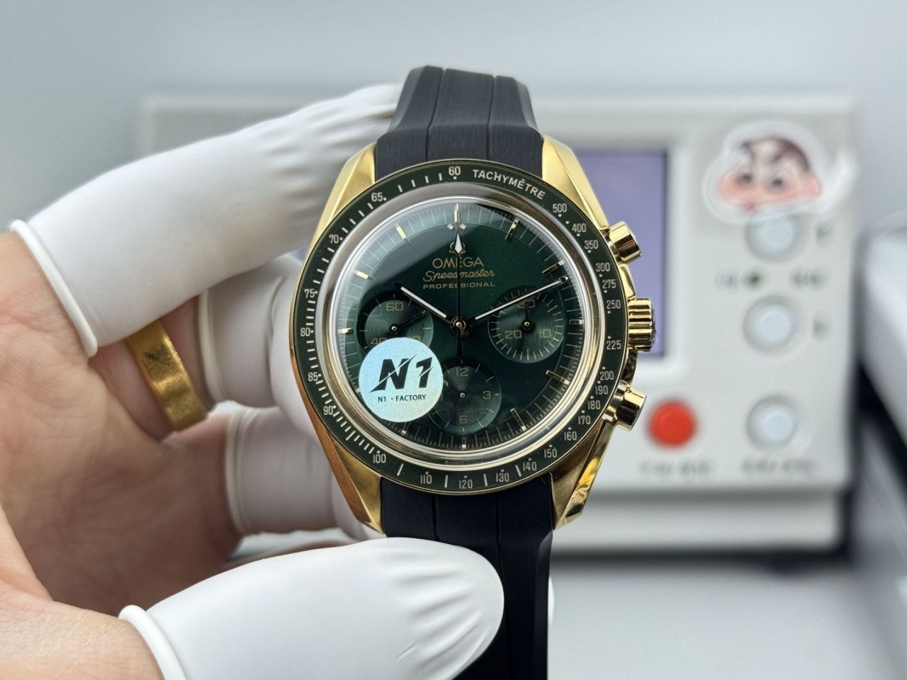 N1欧米茄超霸系列310.63.42.50.10.001腕表 /  