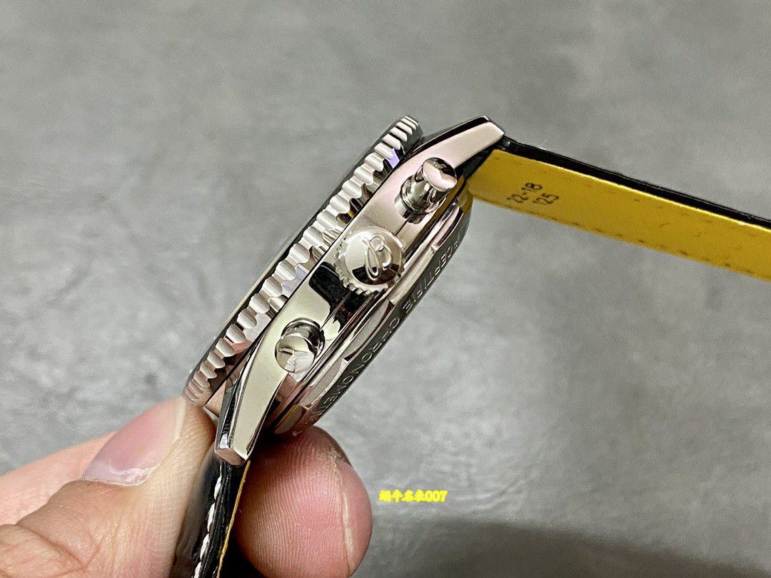 BLS百年灵航空计时系列AB0138241C1P1腕表 /  