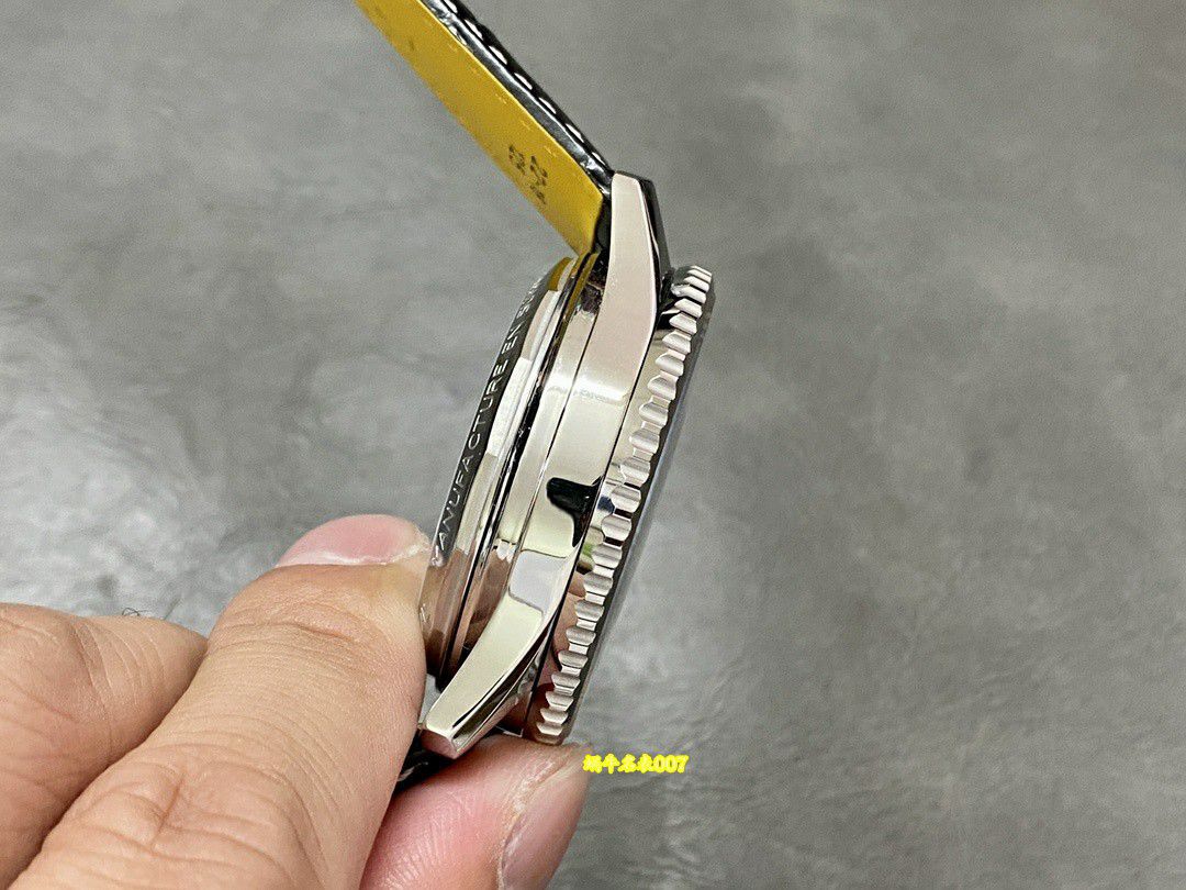 BLS百年灵航空计时系列AB0138241C1P1腕表 /  