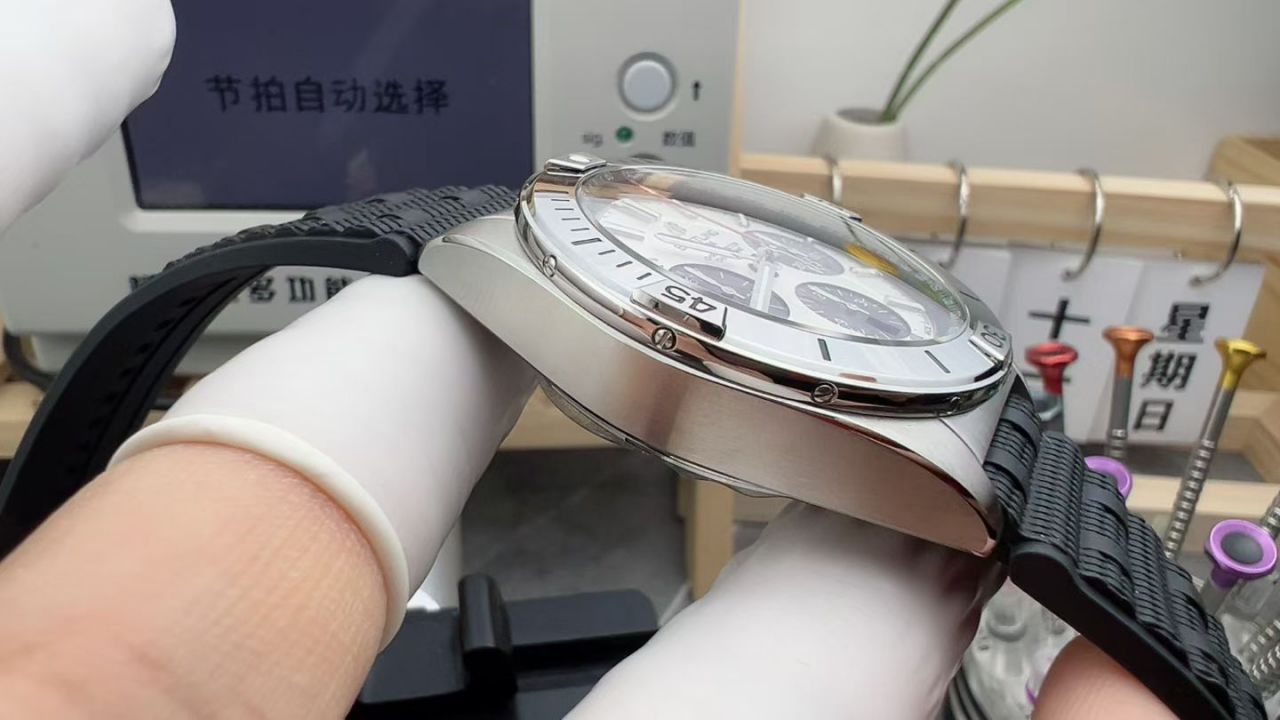 BLS百年灵机械计时系列AB0134101G1S2腕表 /  