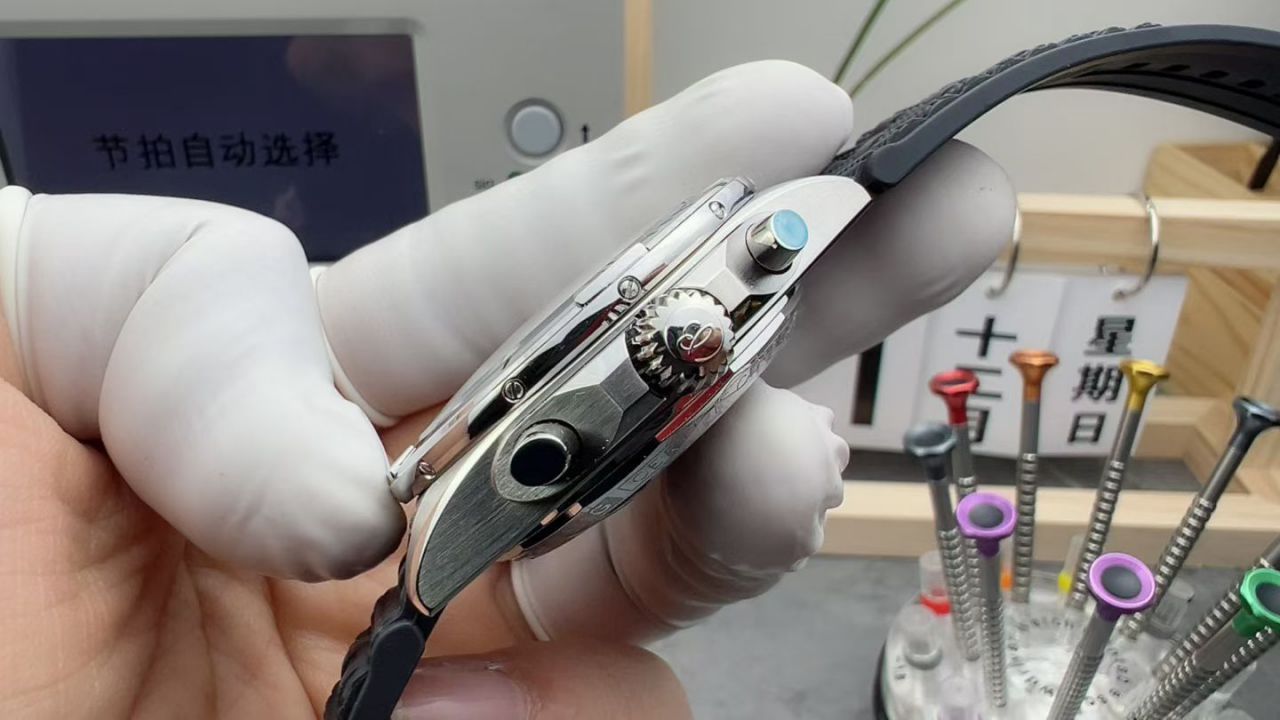 BLS百年灵机械计时系列AB0134101G1S2腕表 /  