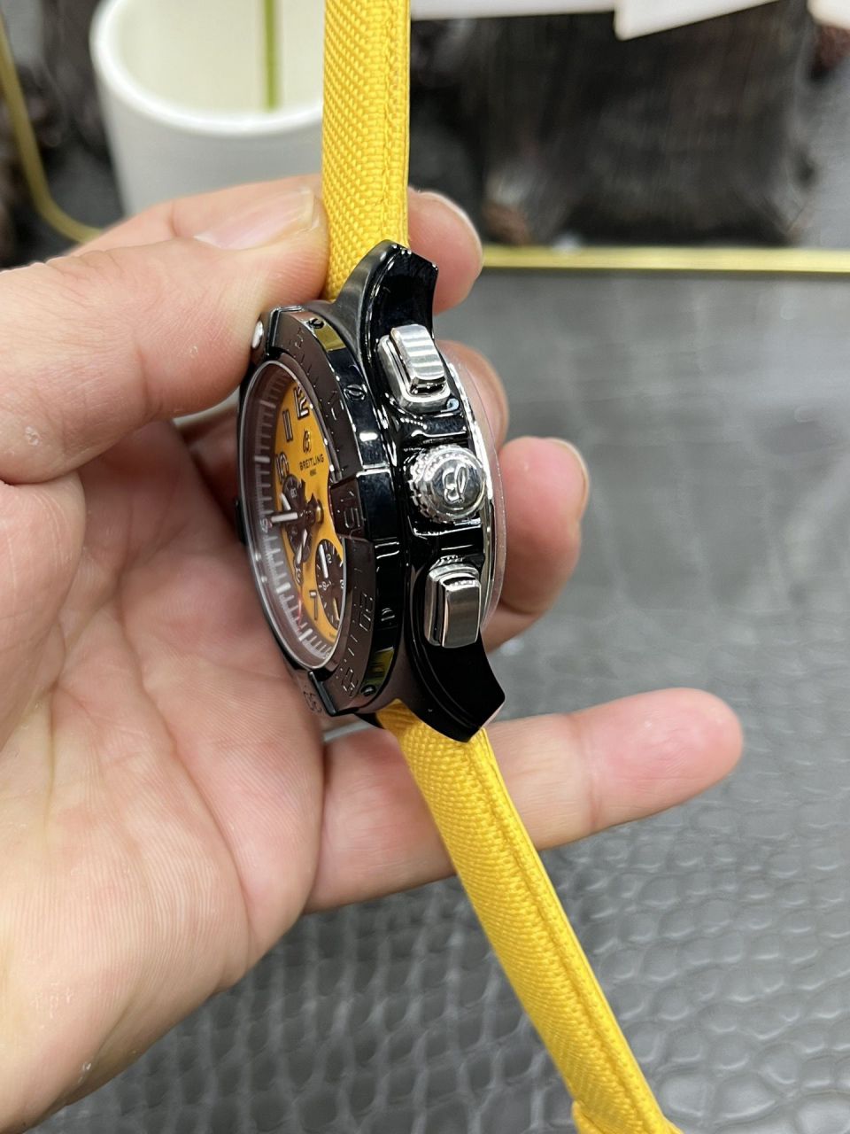 BLS百年灵复仇者系列SB0147101I1X1腕表 /  