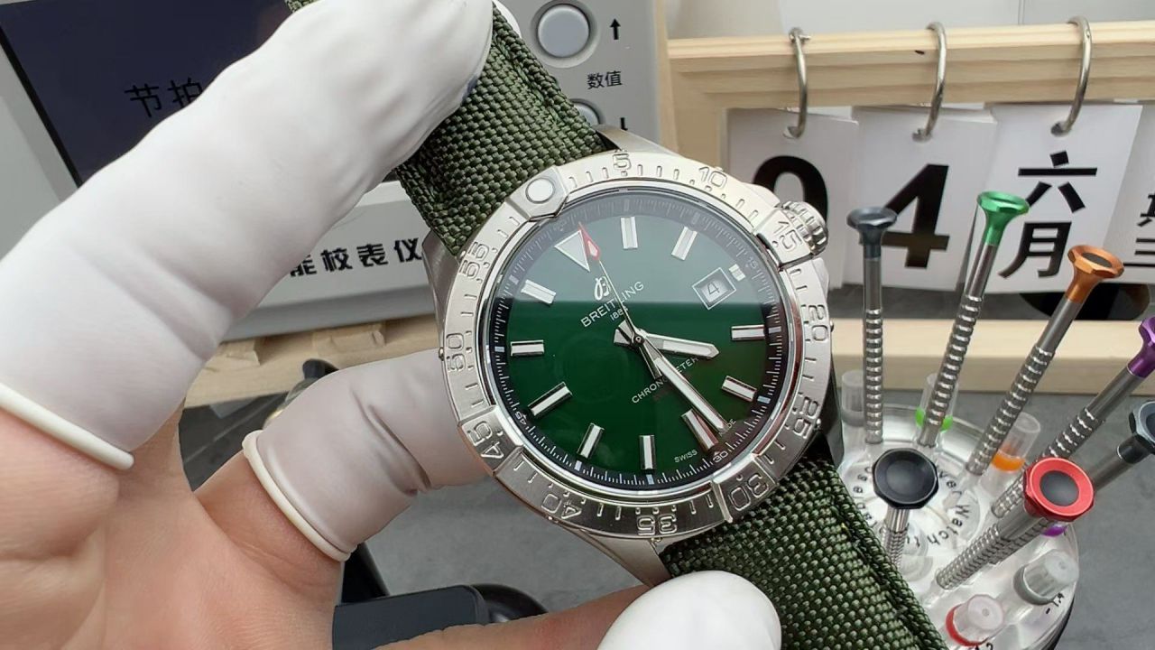 BLS百年灵复仇者系列A17328101L1X1腕表 /  