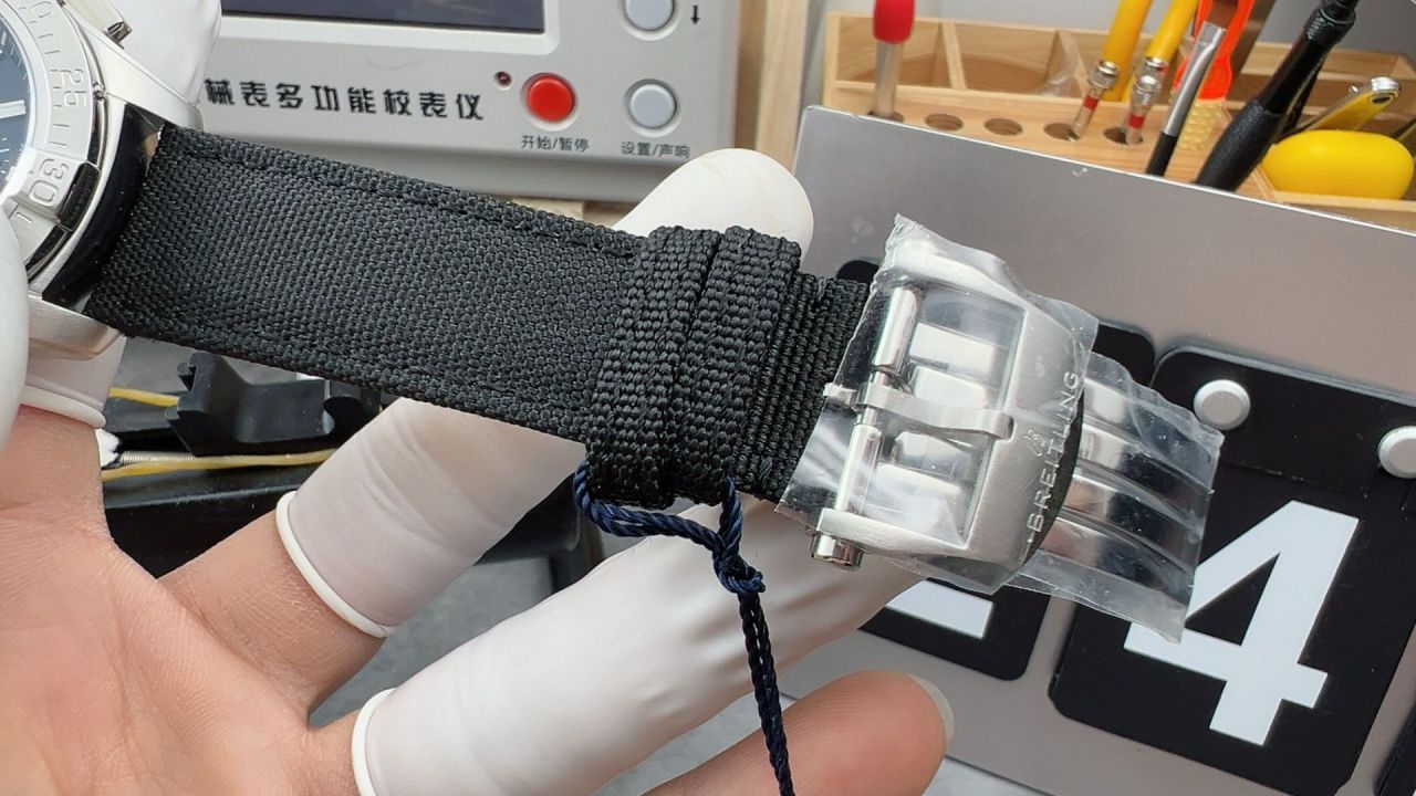 BLS百年灵复仇者系列AB01821A1B1X1腕表 /  