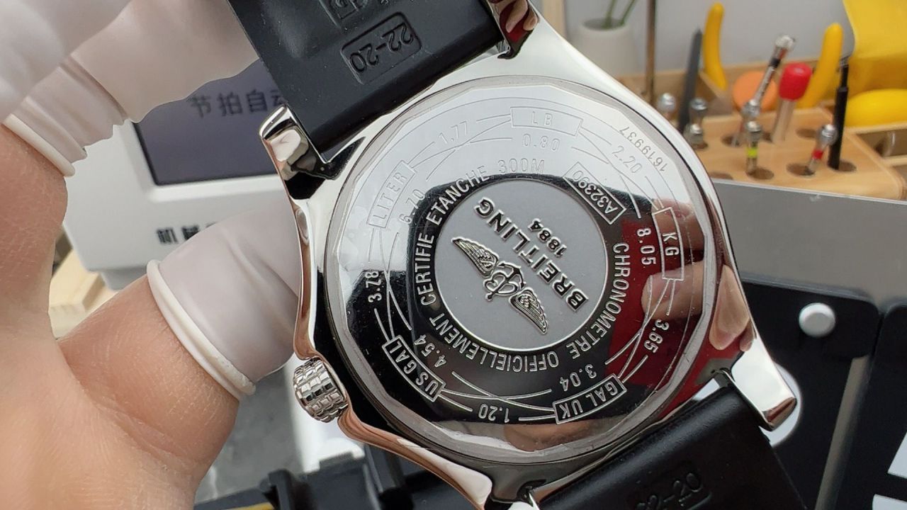 BLS百年灵复仇者系列A1733110.BC30.169A腕表 /  