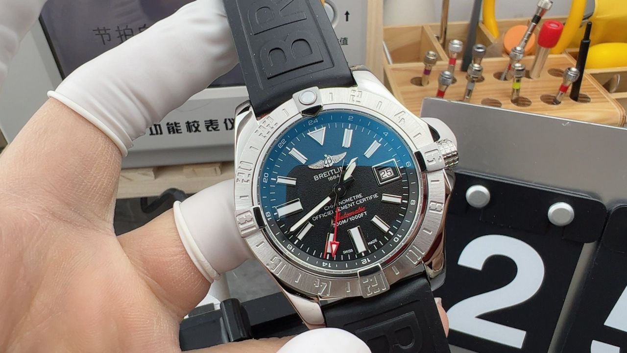 BLS百年灵复仇者系列A1733110.BC30.169A腕表 /  