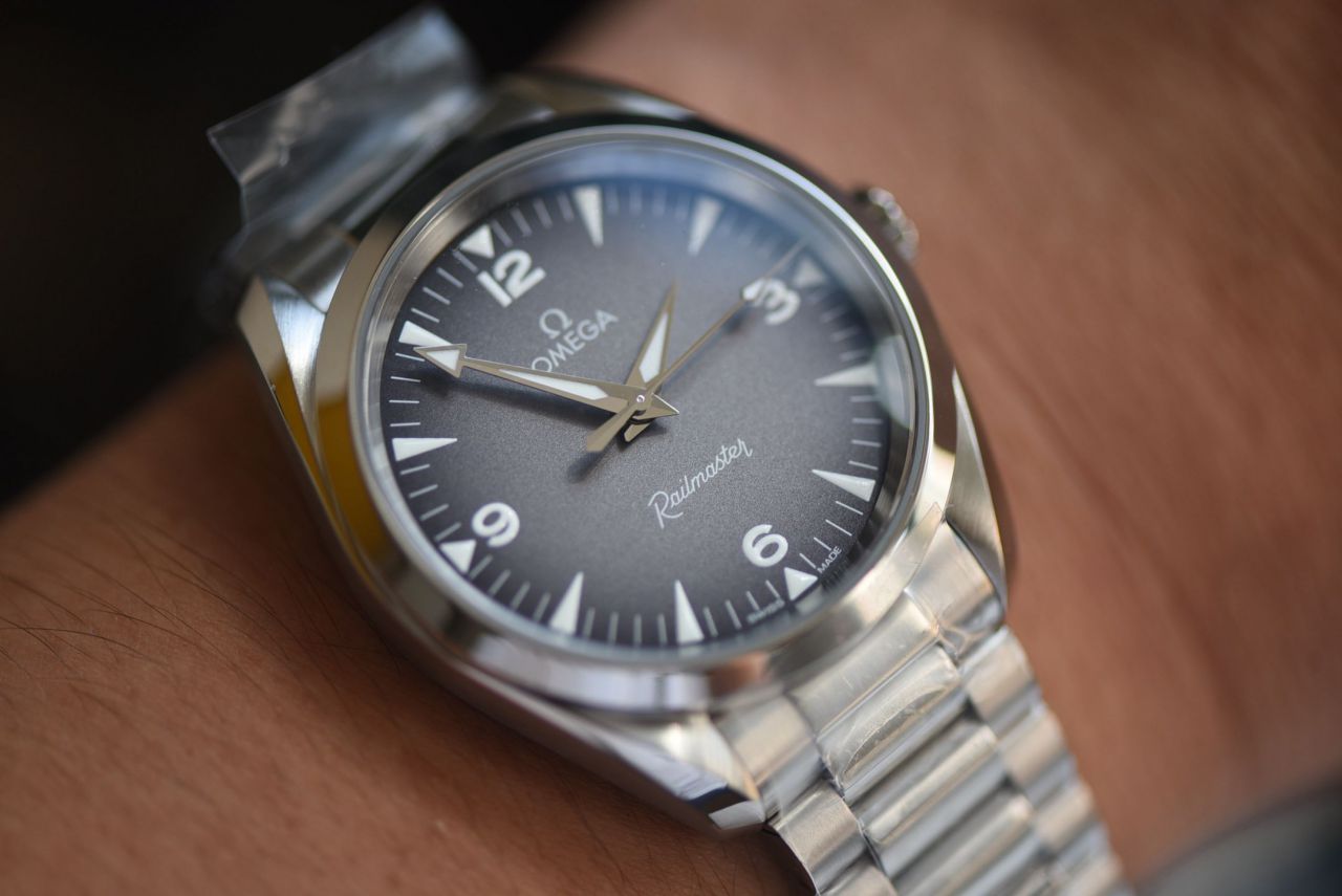 VS铁霸欧米茄海马系列235.10.38.20.06.001腕表 /  