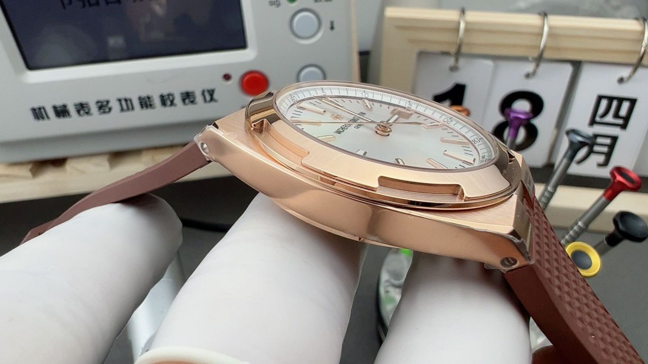 8F江诗丹顿纵横四海系列4500V/000R-B127腕表 /  