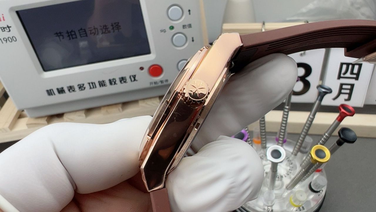 8F江诗丹顿纵横四海系列4500V/000R-B127腕表 /  