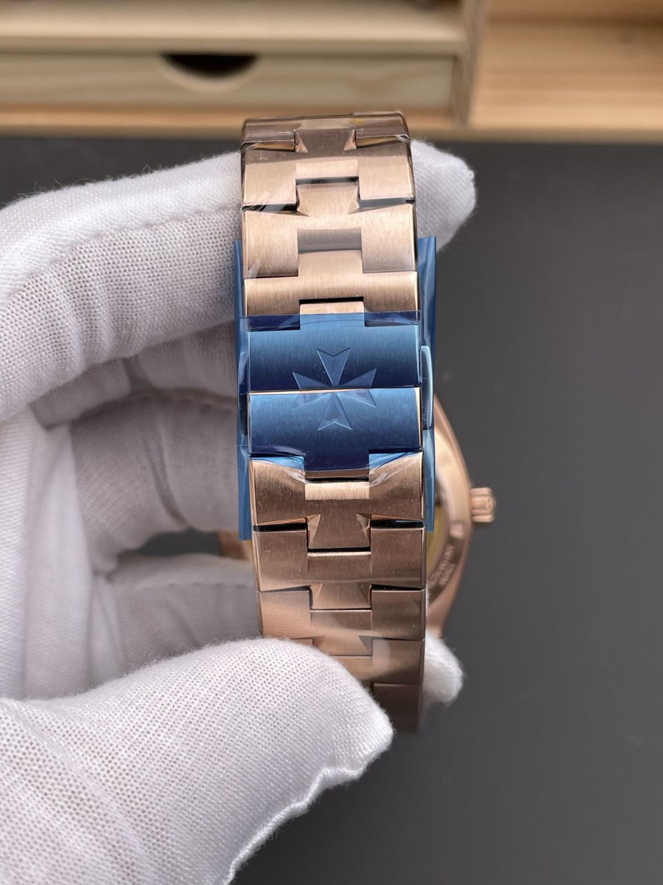 8F江诗丹顿纵横四海系列4600V/200R-H134腕表 /  