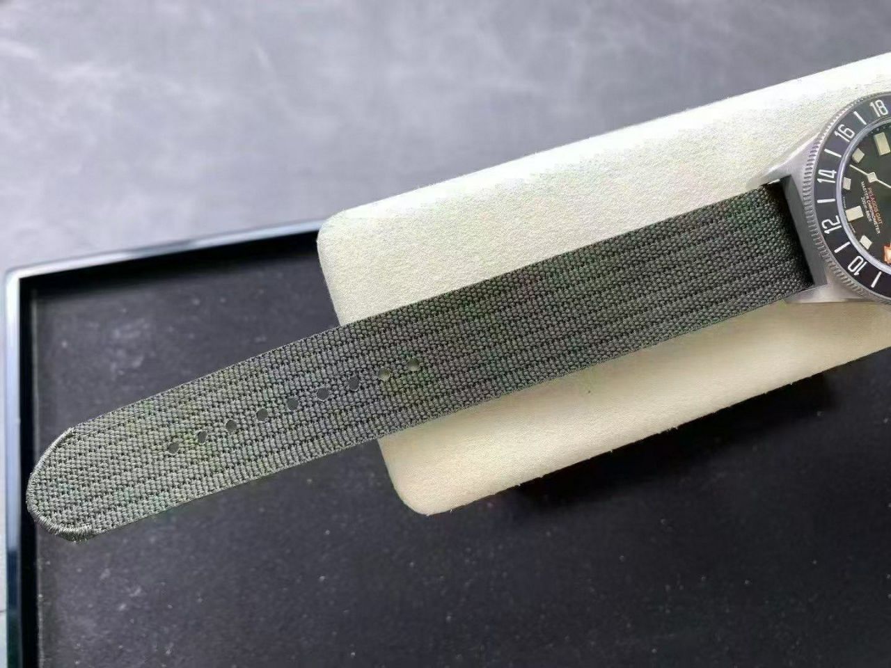 M+帝舵领潜型系列M2542G257NU-0002腕表 /  