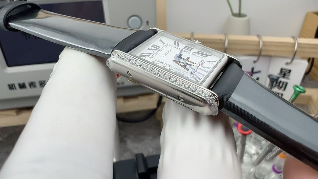 AF卡地亚坦克系列W4TA0031腕表 /  