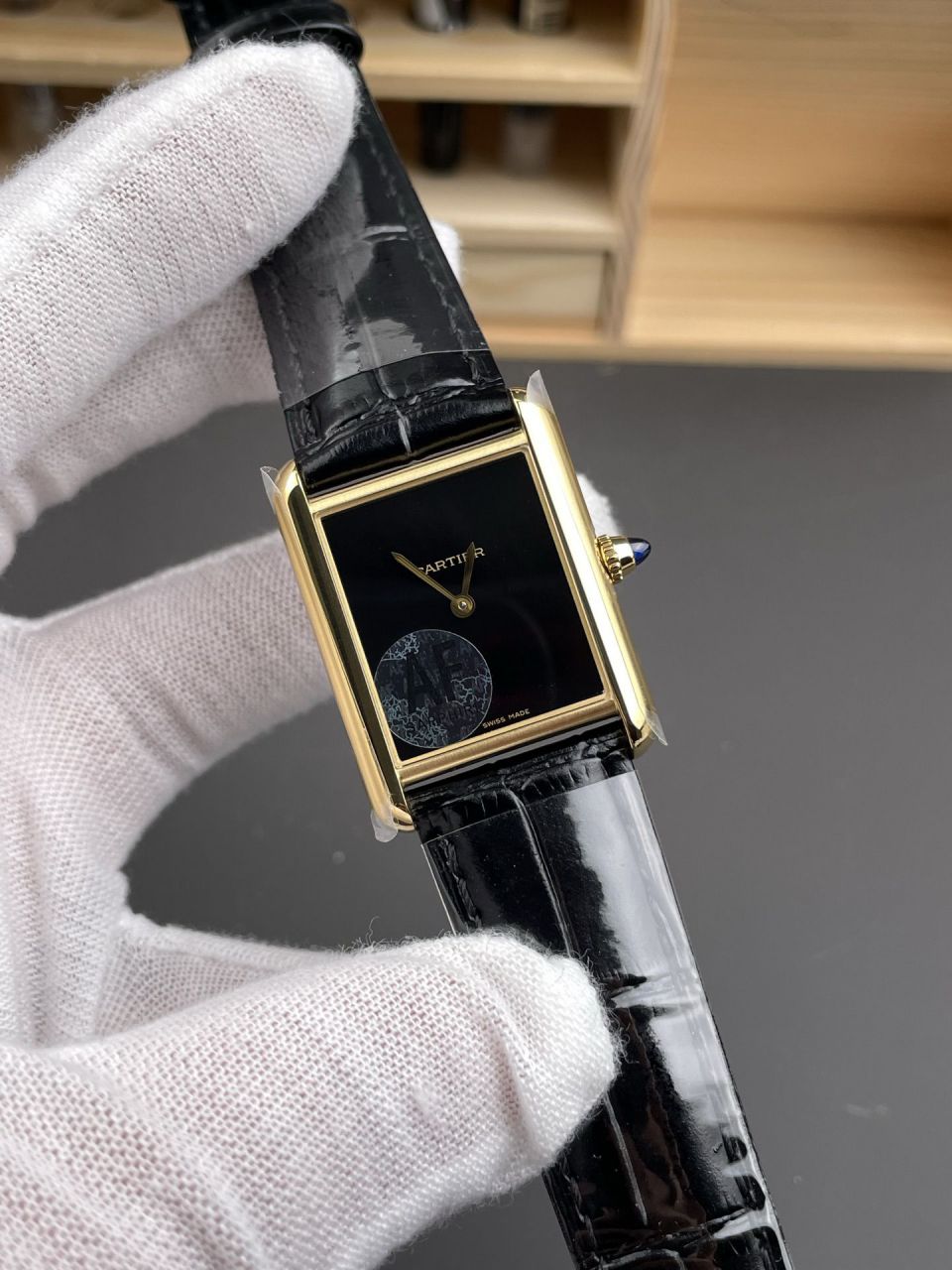 AF新坦克 黄金黑盘中号卡地亚坦克系列WGTA0091腕表 /  