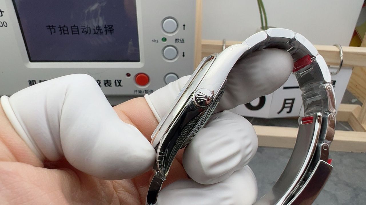 vs劳力士蚝式恒动气球泡泡m124300-0008（41毫米）腕表 /  