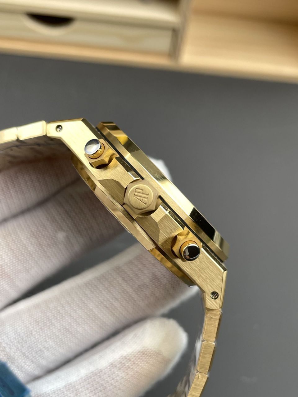 APS爱彼皇家橡树系列26240BA.OO.1320BA.02腕表(咸蛋黄) /  