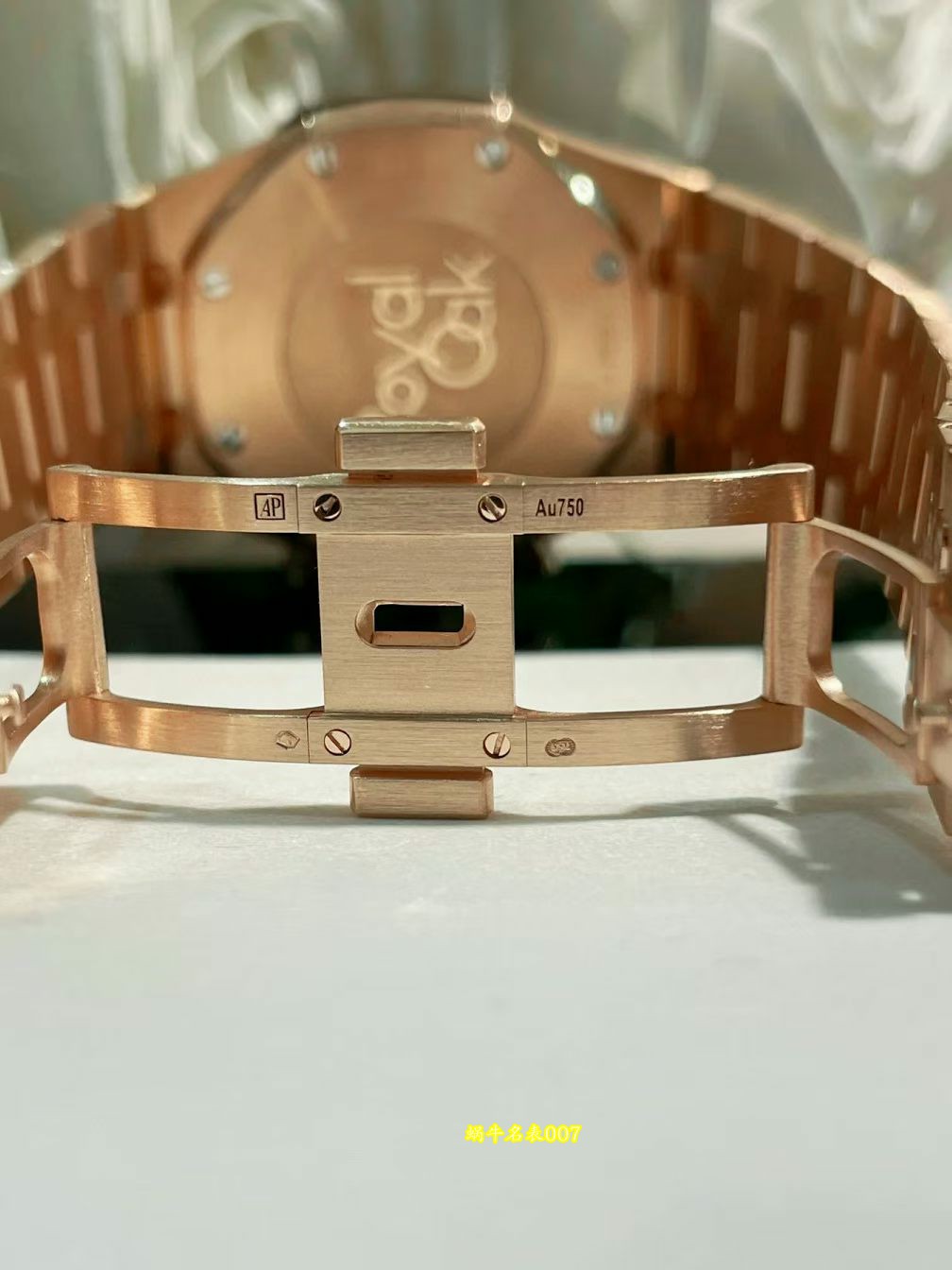 高端定制包金加工爱彼皇家橡树系列26331OR.OO.1220OR.01腕表 /  