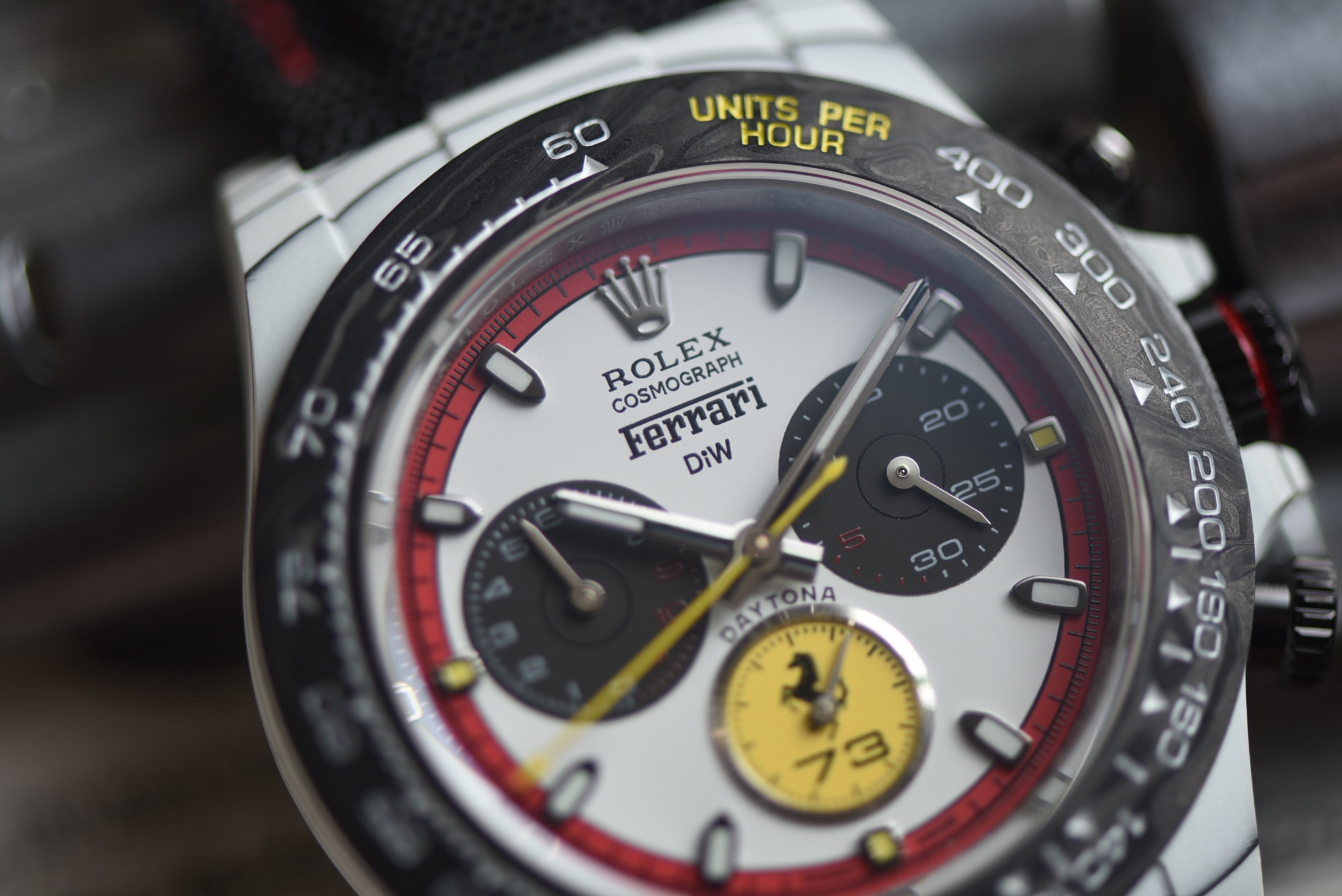 顶级版本全新DIW劳力士碳纤维迪通拿Ferrari 法拉利联名改装款丹东4130机芯一比一复刻手表 /  