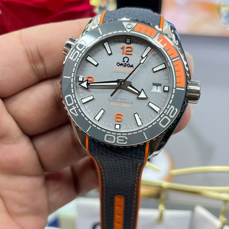 VS Omega Seamaster  clone 600 meters  四分之一 215.92.44.21.99.001 watches 