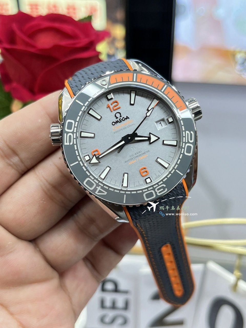 VS Omega Seamaster  clone 600 meters  四分之一 215.92.44.21.99.001 watches  / VS800
