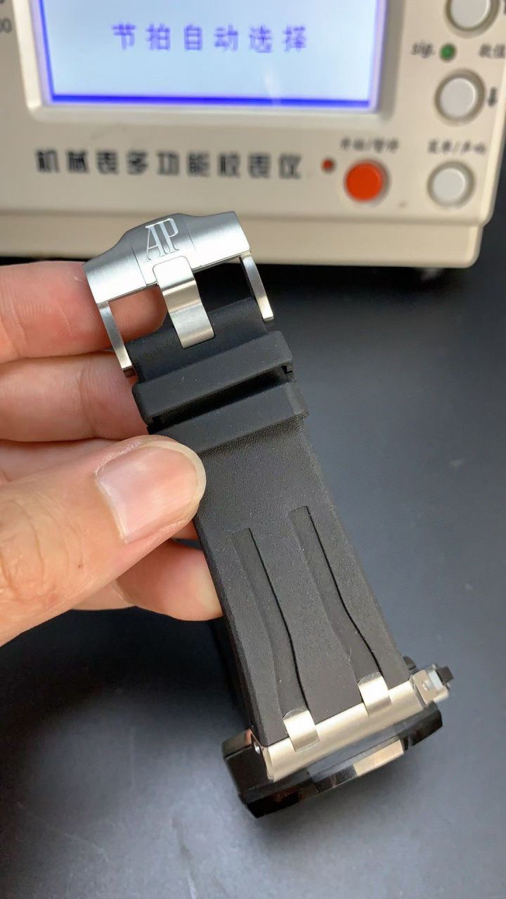 APF Factory Audemars Piguet熊猫 Royal Oak  Offshore   clone 26400SO.OO.A002CA.01 watches  / AP287
