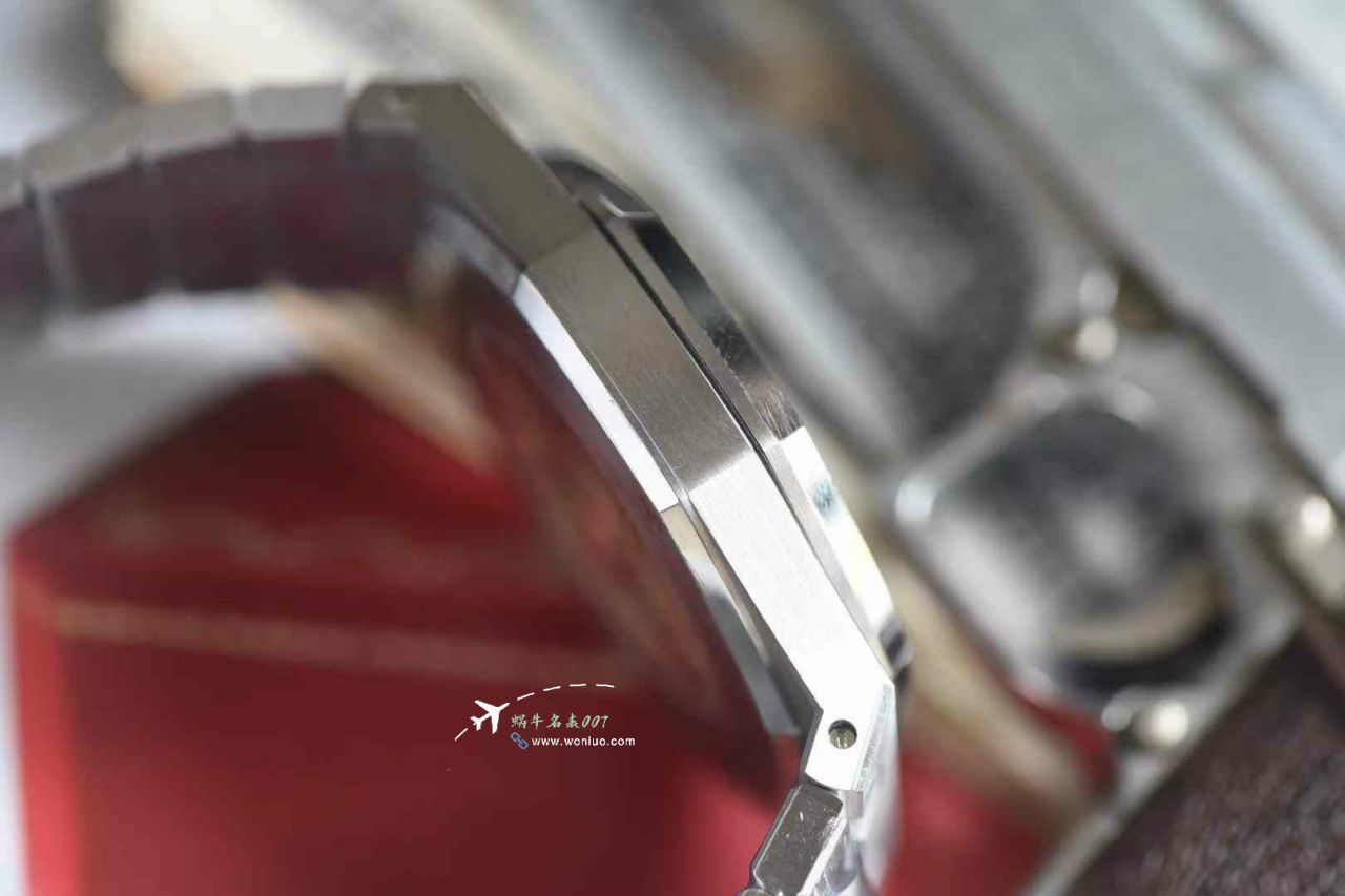 THB Factory Audemars Piguet Royal Oak 100% clone 15407ST.OO.1220ST.01和15407OR.OO.1220OR.01 watch / AP295