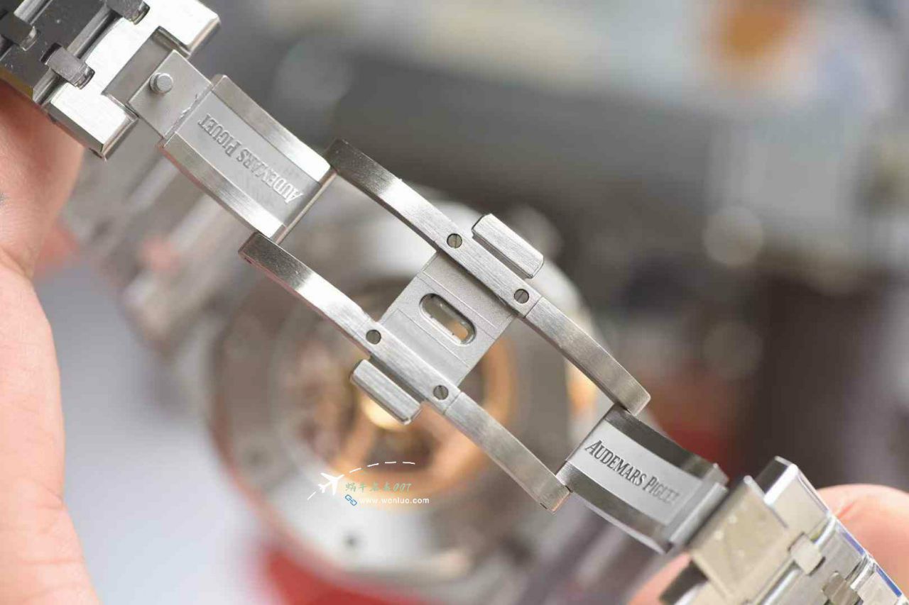 THB Factory Audemars Piguet Royal Oak 100% clone 15407ST.OO.1220ST.01和15407OR.OO.1220OR.01 watch / AP295