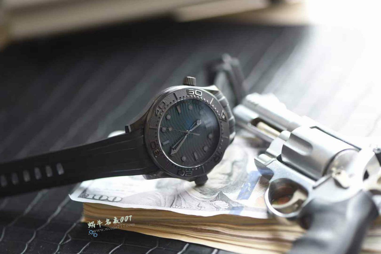  Video review  Omega Seamaster 300 meters  clone  Darth Vader 210.92.44.20.01.003 watches  / VS817