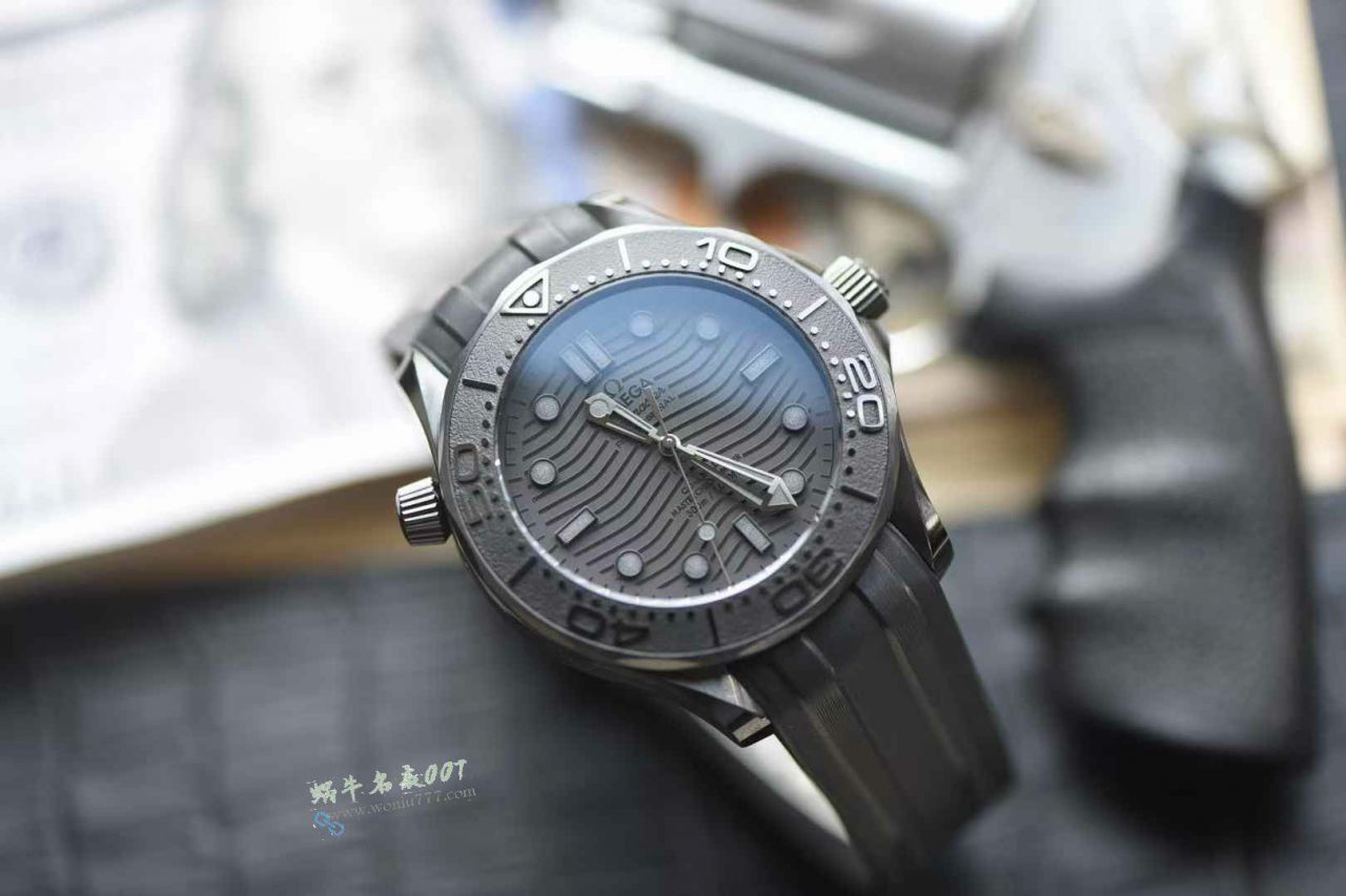  Video review  Omega Seamaster 300 meters  clone  Darth Vader 210.92.44.20.01.003 watches  / VS817