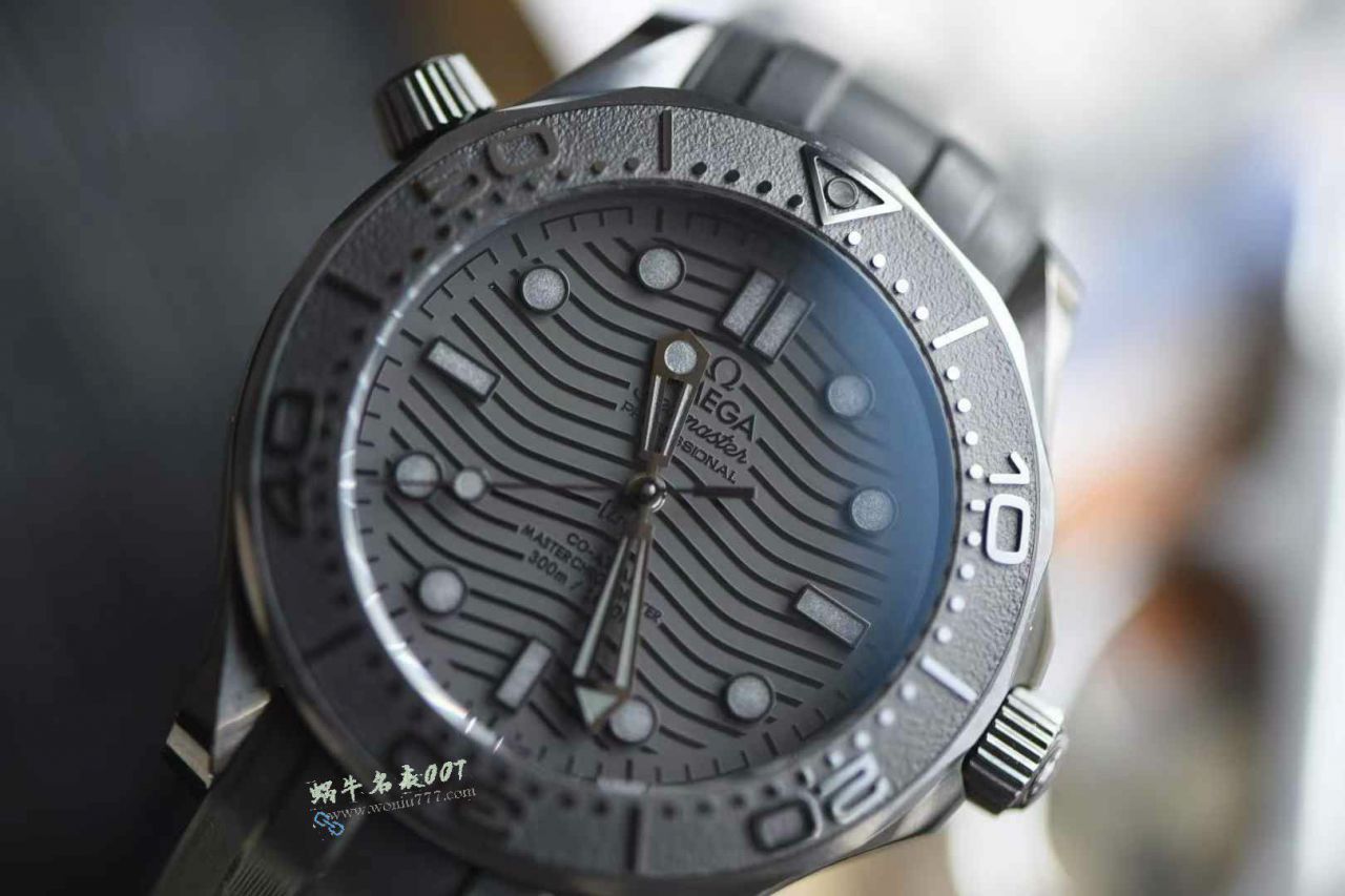  Video review  Omega Seamaster 300 meters  clone  Darth Vader 210.92.44.20.01.003 watches  / VS817