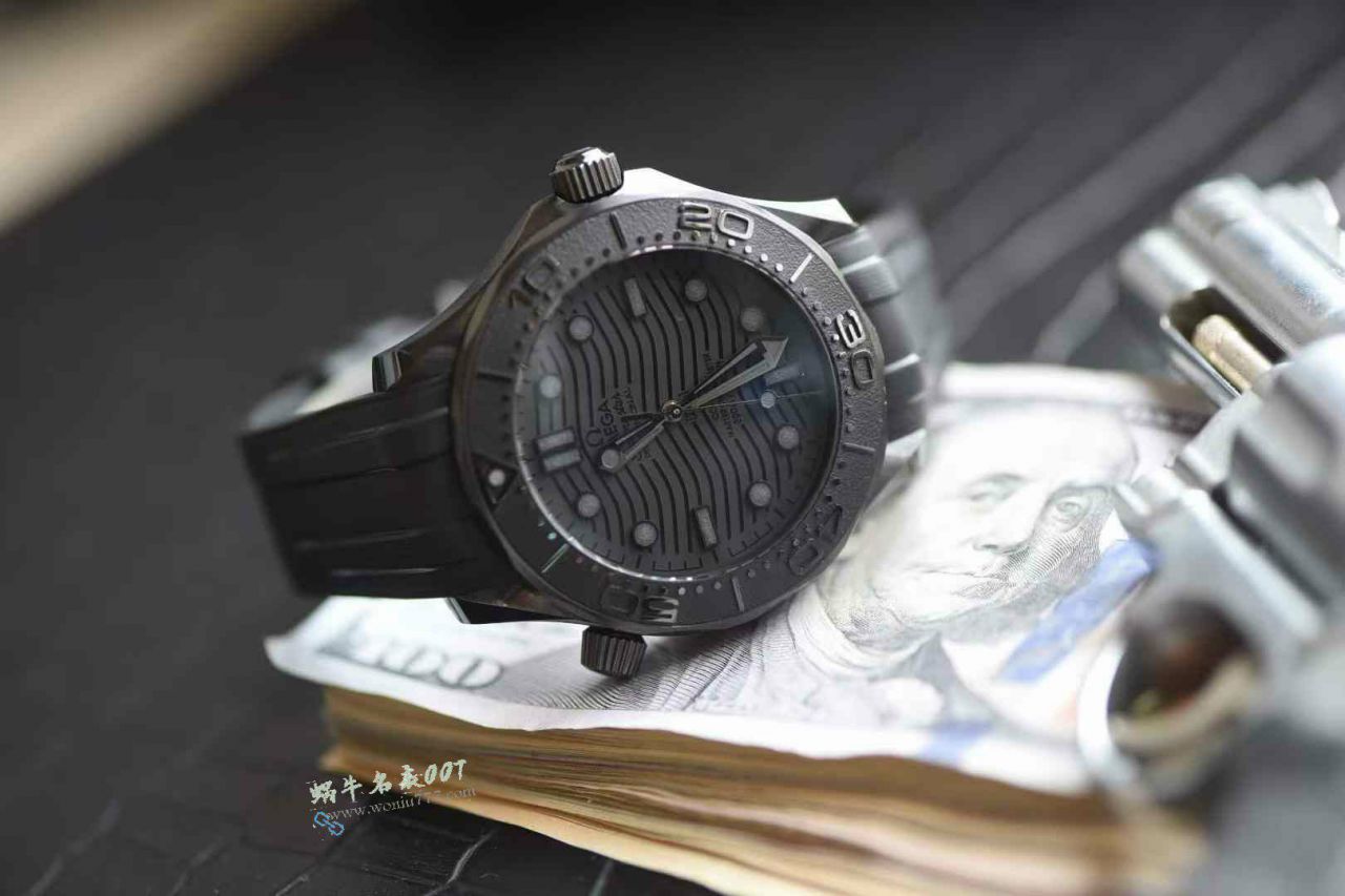  Video review  Omega Seamaster 300 meters  clone  Darth Vader 210.92.44.20.01.003 watches  / VS817