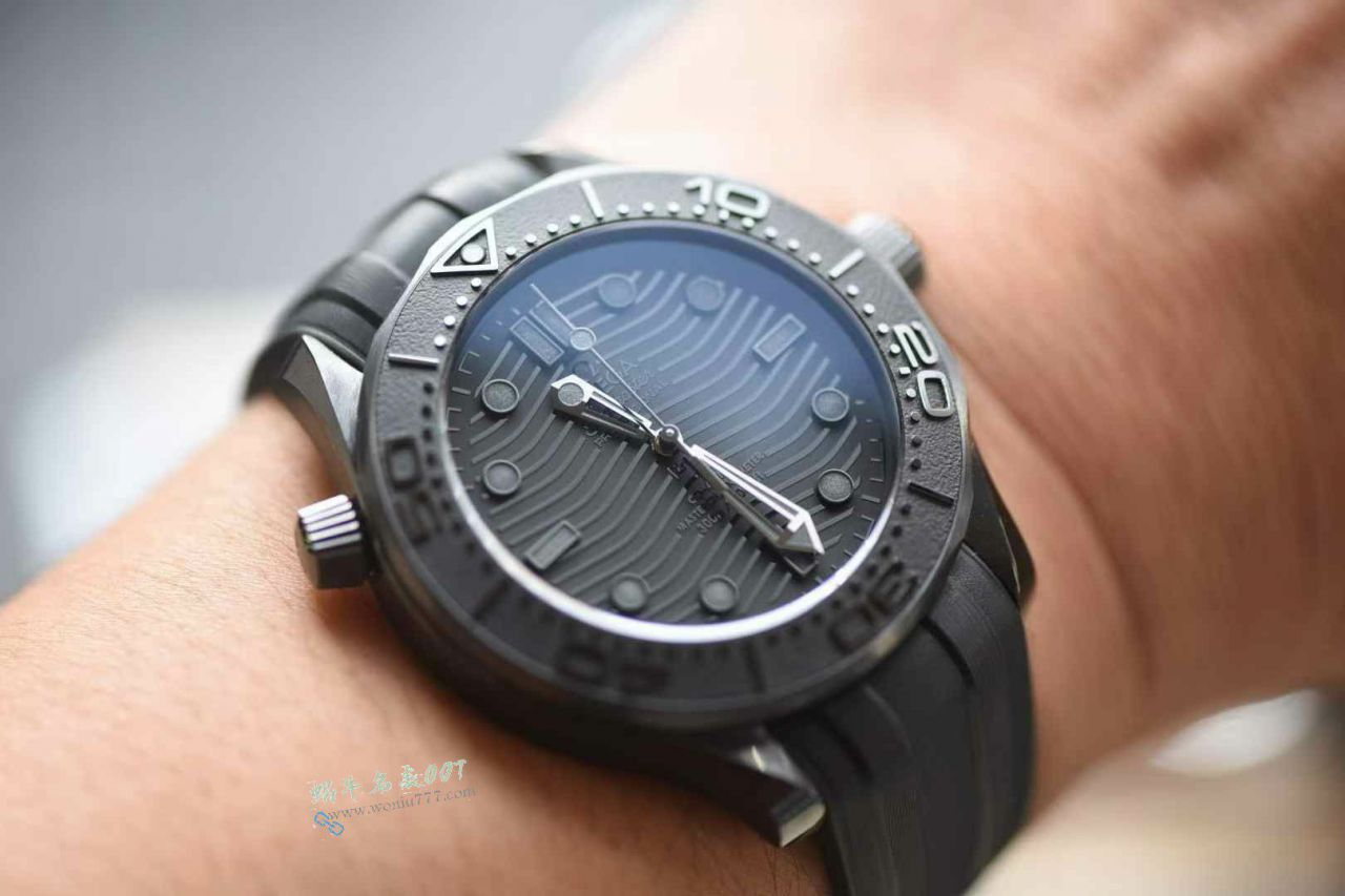  Video review  Omega Seamaster 300 meters  clone  Darth Vader 210.92.44.20.01.003 watches  / VS817