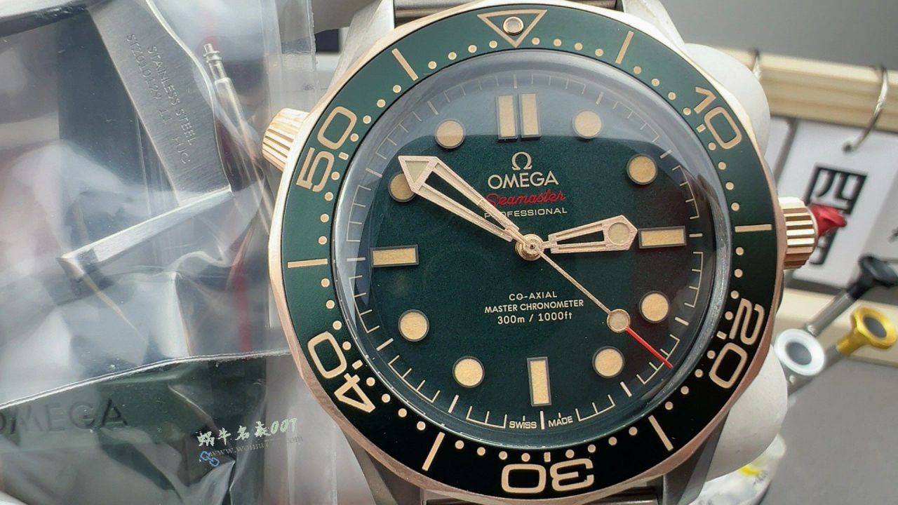 VS Omega   bronze gold  Green 007 No Time to Die   Seamaster 300 super  clone watch210.90.42.20.10.001 watches  / VS827