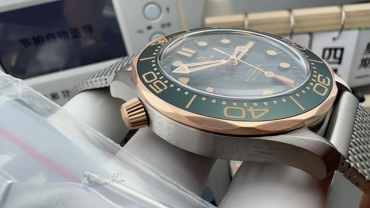 VS Omega   bronze gold  Green 007 No Time to Die   Seamaster 300 super  clone watch210.90.42.20.10.001 watches  / VS827