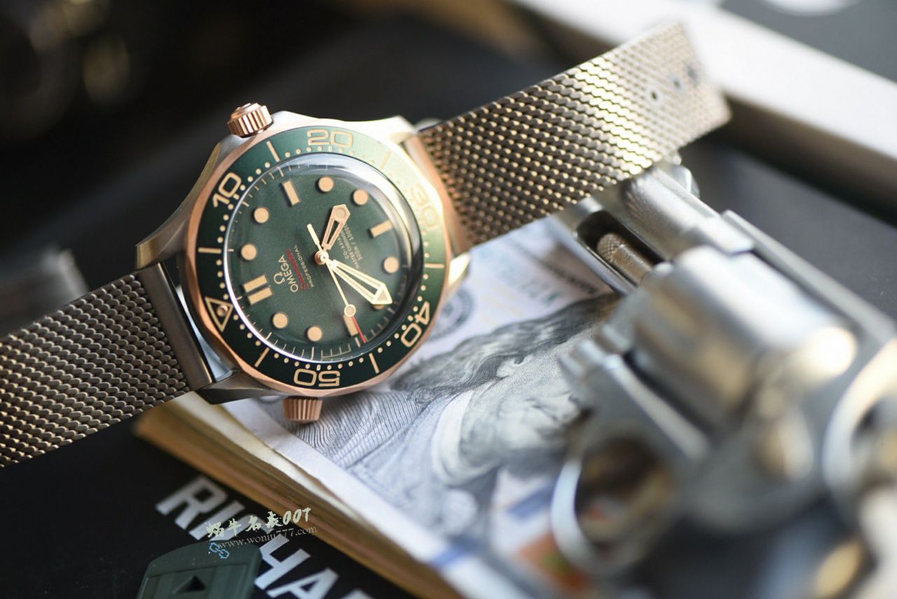  Video review VS Omega  No Time to Die   Seamaster 300 meters 210.90.42.20.10.001 watches  / VS828