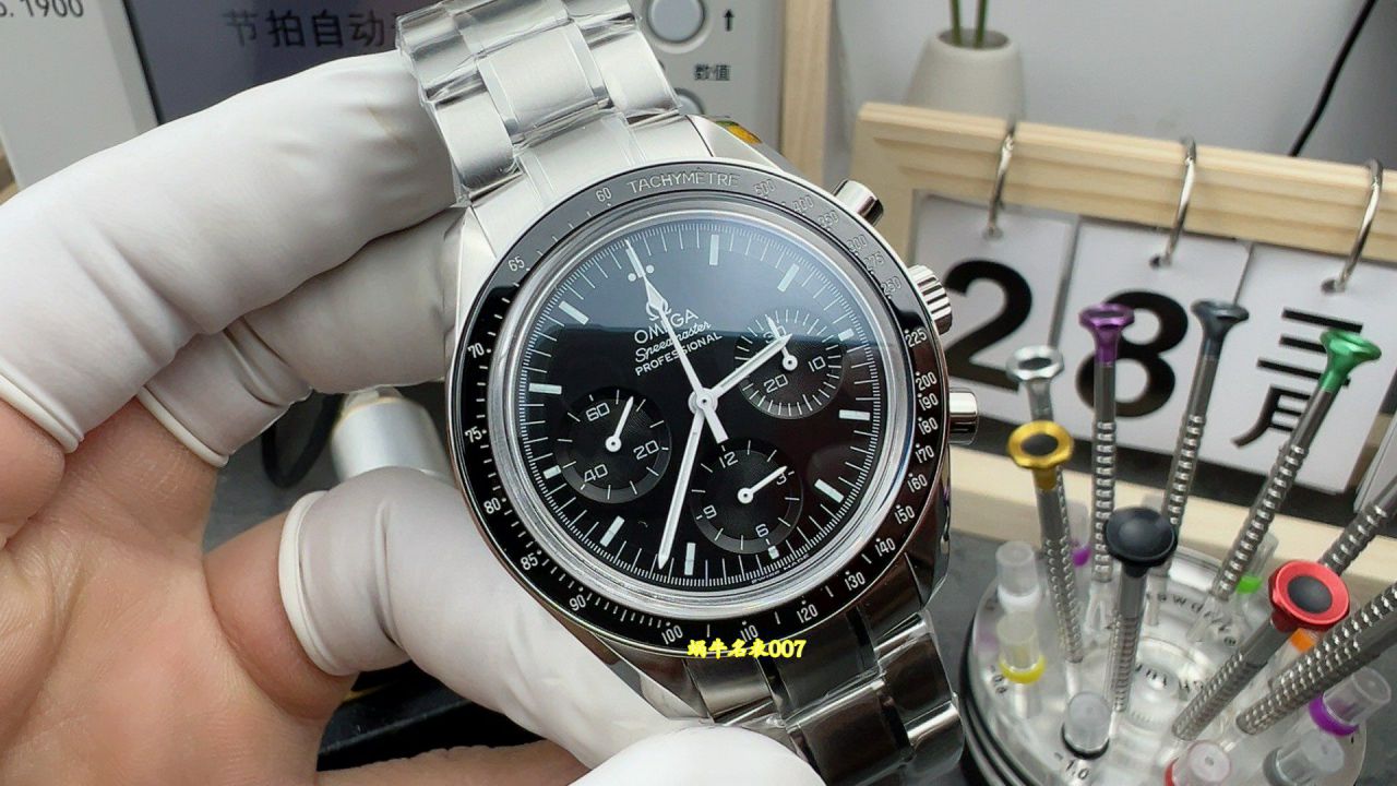 OM  Omega Speedmaster  series 310.30.42.50.01.001 watches  / VS850
