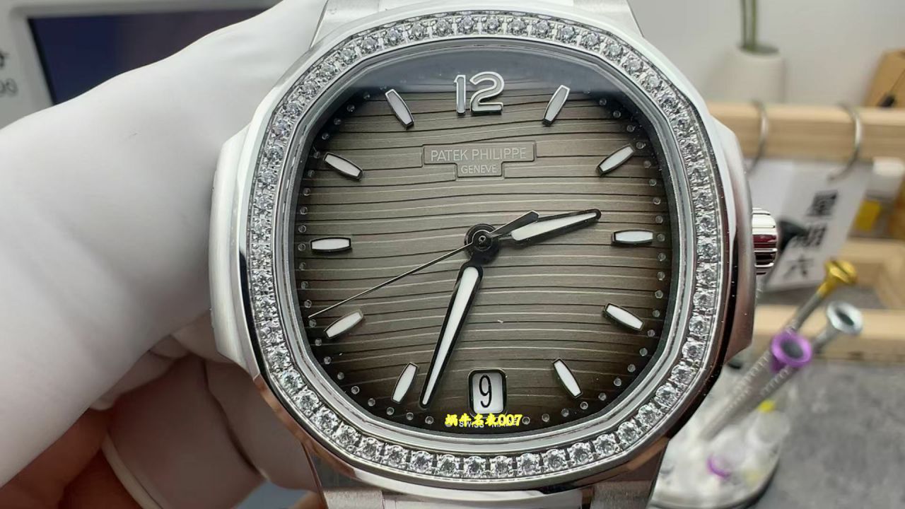 3K Patek Philippe Aquanaut Collection  series 7118/1A-011 watches ( lady  Nautilus ) / BD535