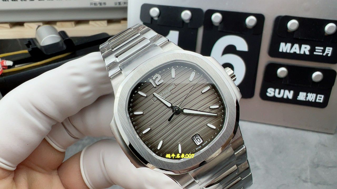 3K Patek Philippe Aquanaut Collection  series 7118/1A-011 watches ( lady  Nautilus ) / BD535