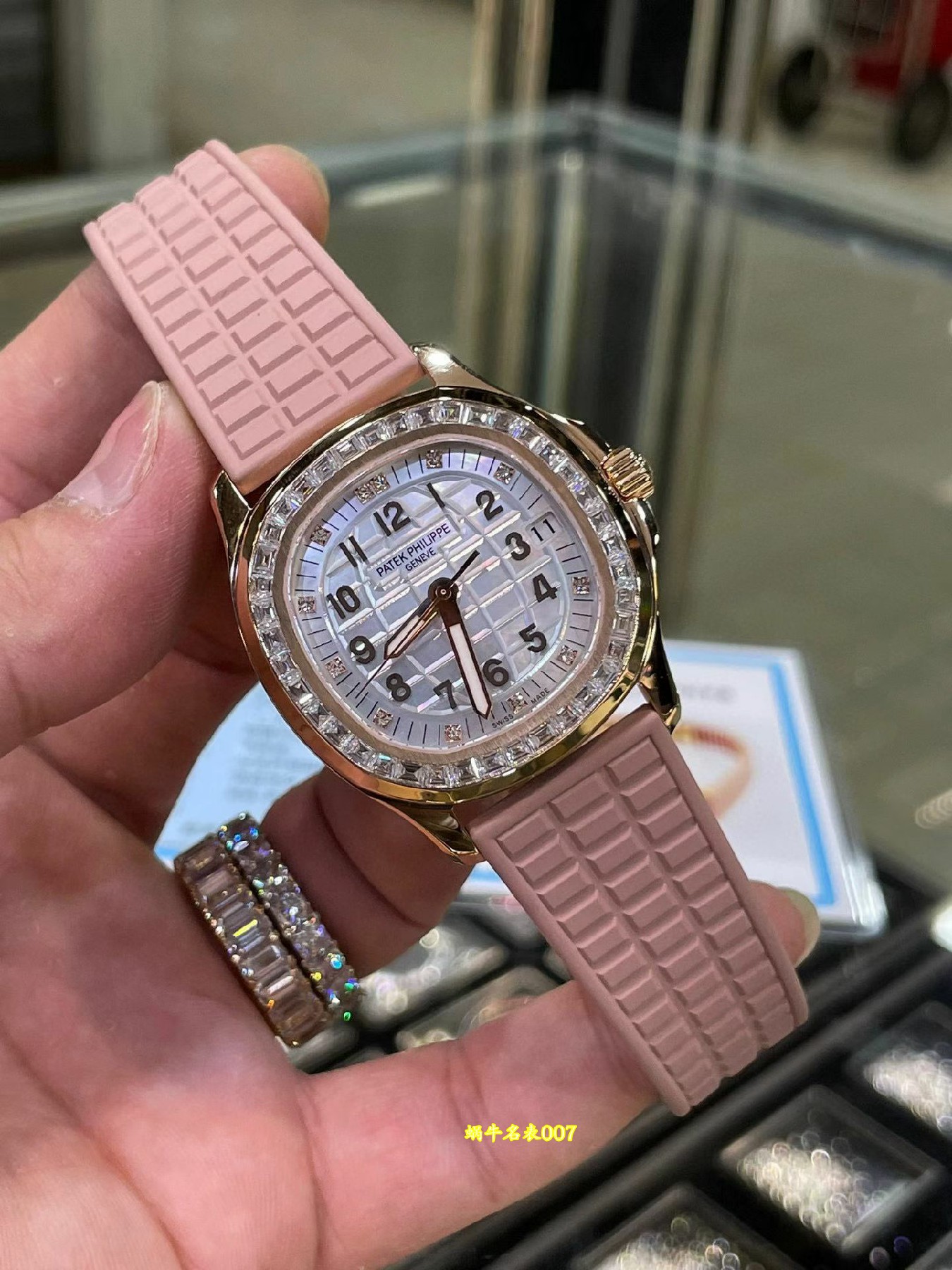 加工定制18K包金真钻版百达翡丽AQUANAUT系列5072R-001腕表顶级复刻女士手表 /  