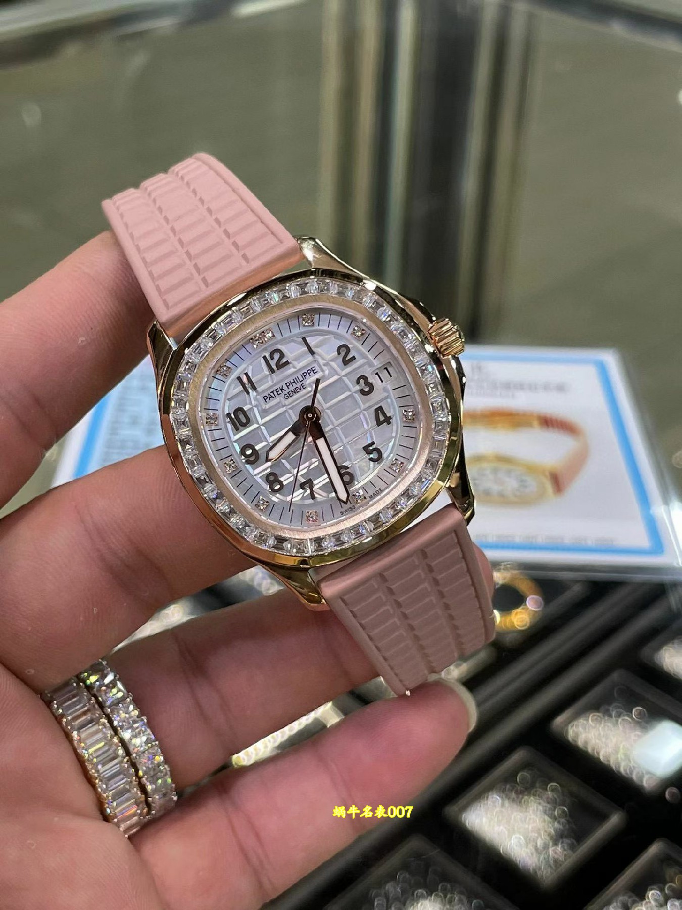 加工定制18K包金真钻版百达翡丽AQUANAUT系列5072R-001腕表顶级复刻女士手表 /  